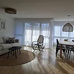 Summit View Apartment *